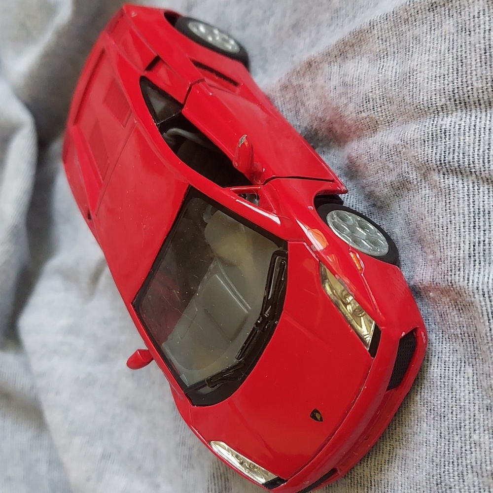 Kinsmart Lamborghini Gallardo Die-cast Model Car - 1/32 scale - red
